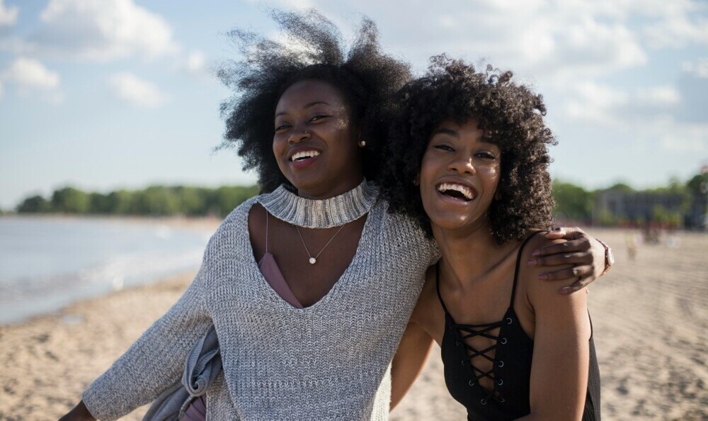 2 women laughing