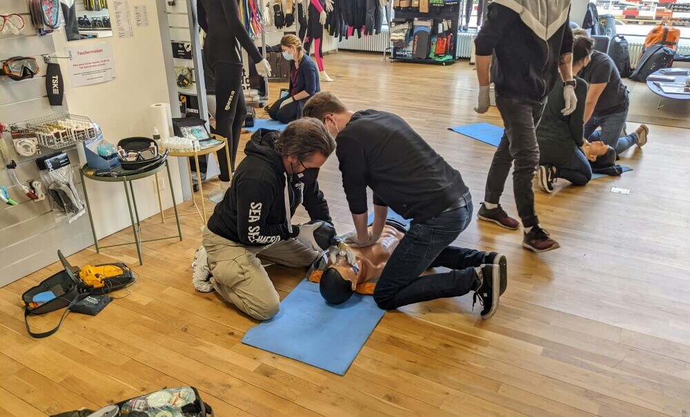 people learning CPR