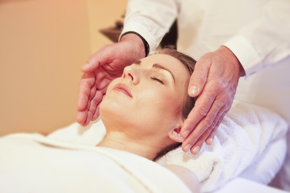 Woman undergoing a Reiki treatment for a beginner's guide to Reiki